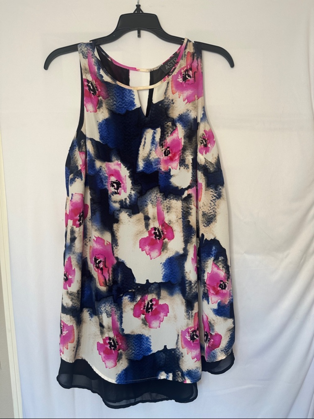 Astr Floral Keyhole Sleeveless Slipdress in Pink, Blue & Cream